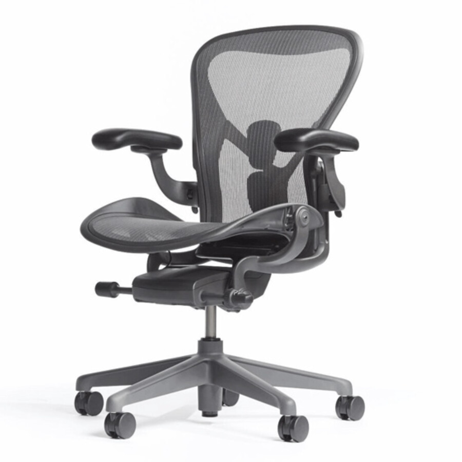 Herman Miller Aeron Chair Black Graphite / Size B / Nylon